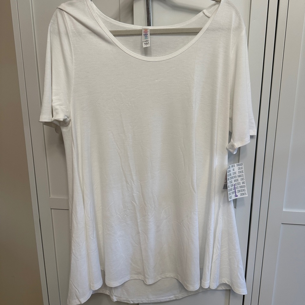LuLaRoe Large 14/16 White Perfect T with short Sleeves.NWT. - Picture 2 of 3